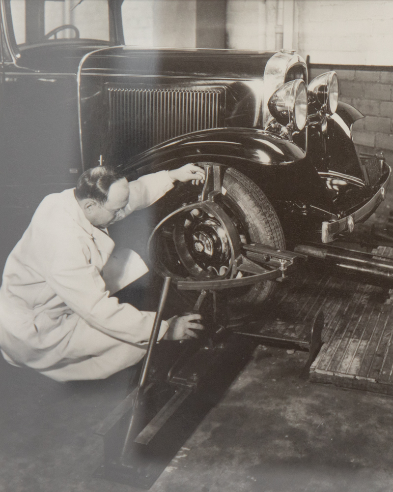 Mechanical aligner wheel aligner