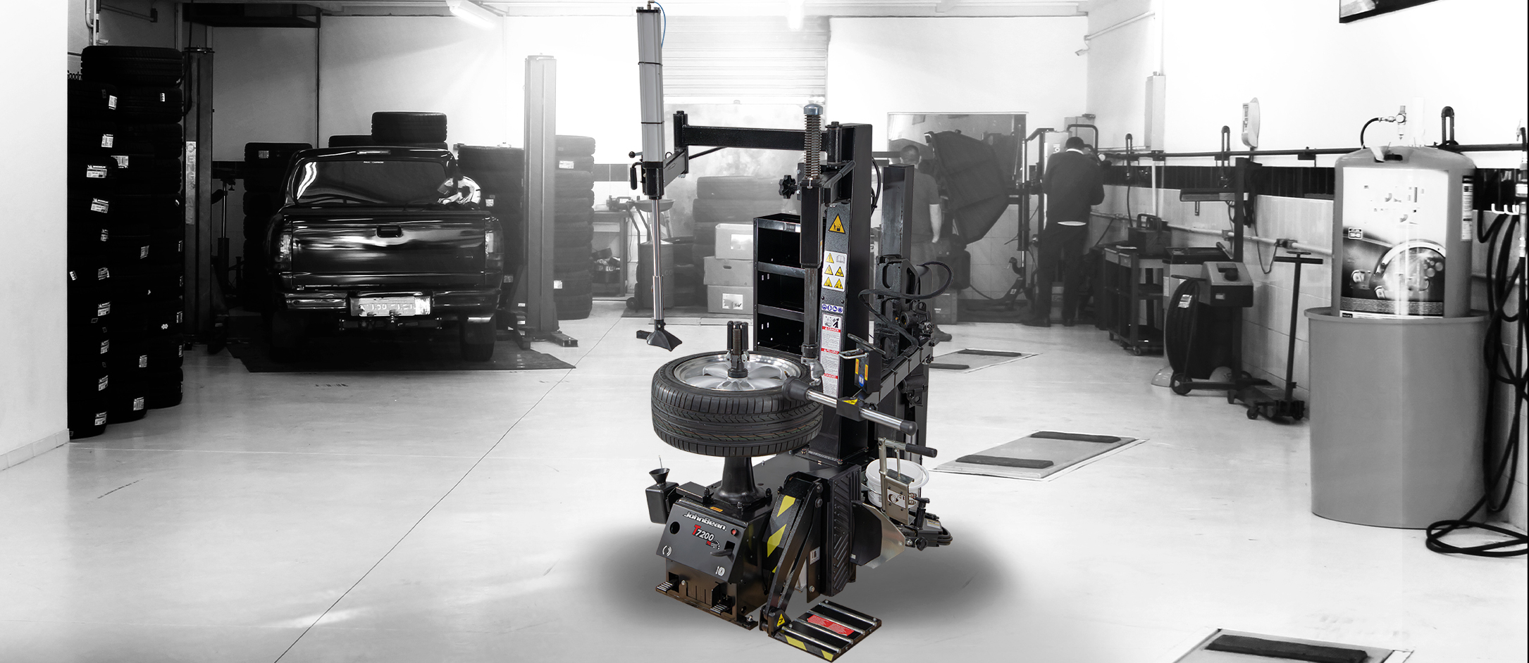 JohnBean T7200 Tire Changer in a workshop environment